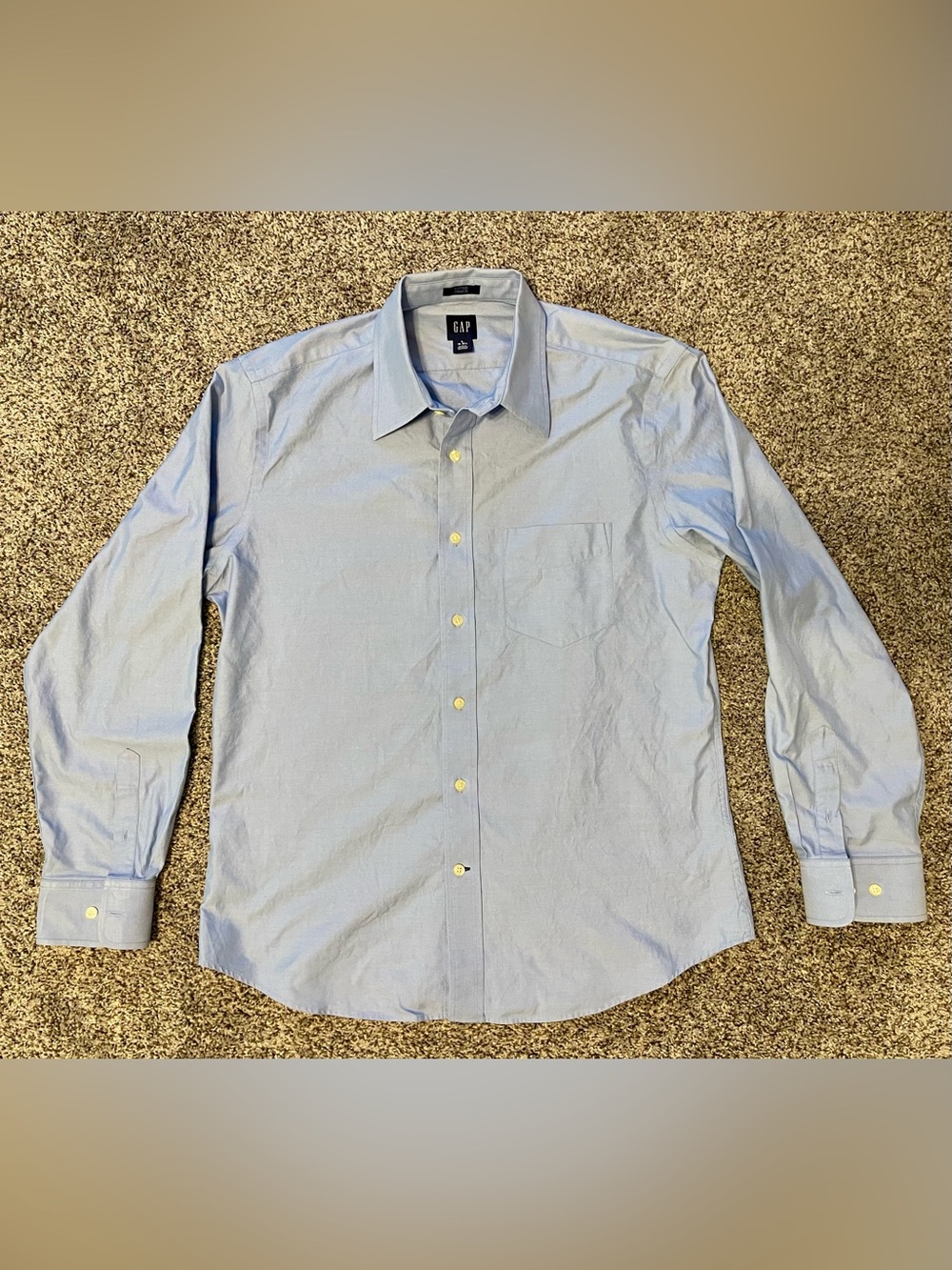 GAP Men's Light Blue Long-Sleeve Button-Up Dress Shirt